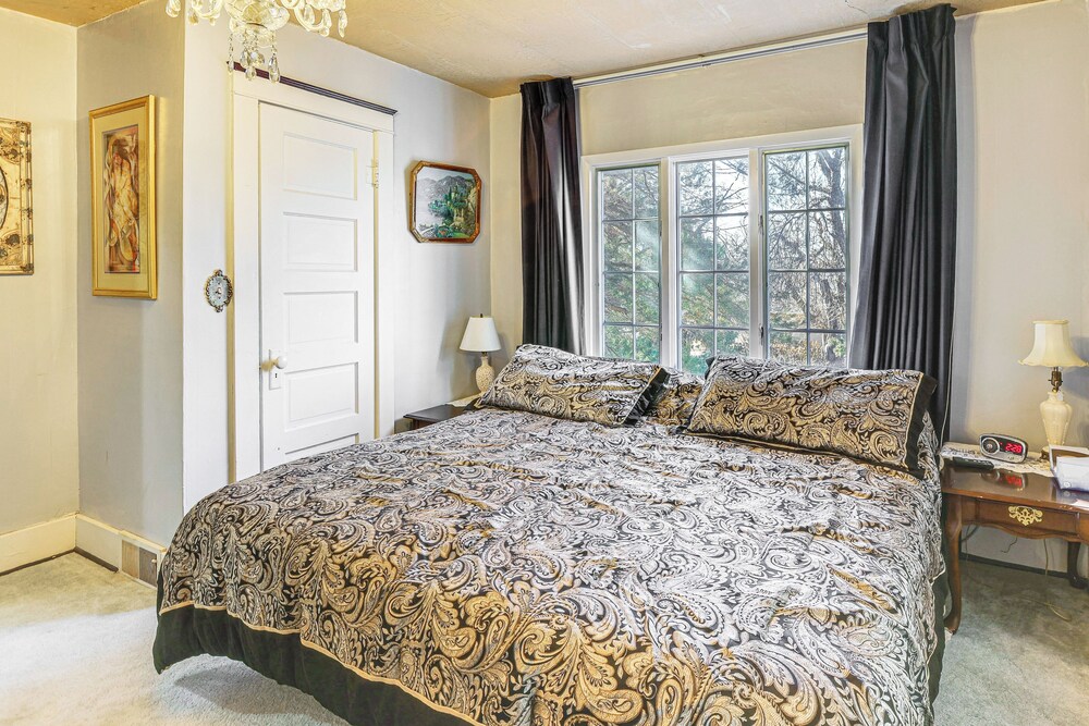 Half-mi to Atwood Lake: Spacious Home!