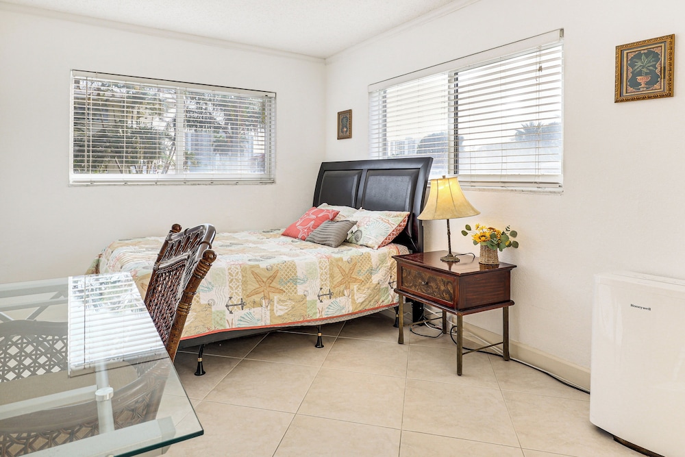 Waterfront Condo w/ Dock in Fort Lauderdale!