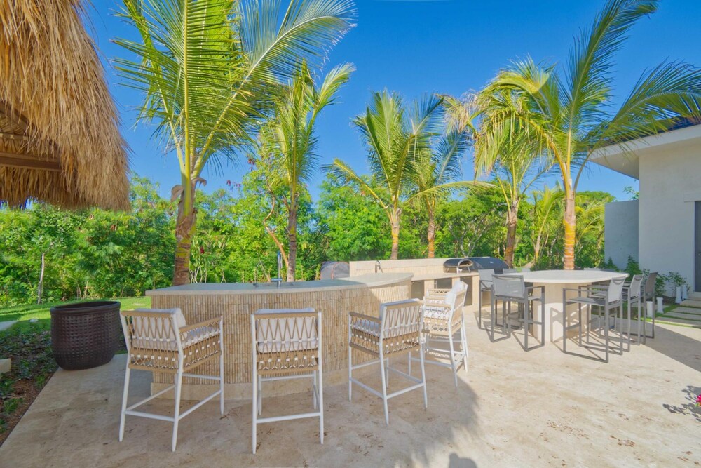 Luxury Villa With Heated Pool Jacuzzi Full Staff