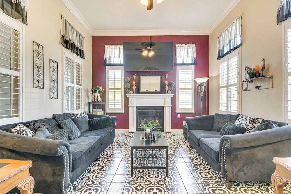 Golf, Fish & More: Cozy Safari Unit in Atwater!