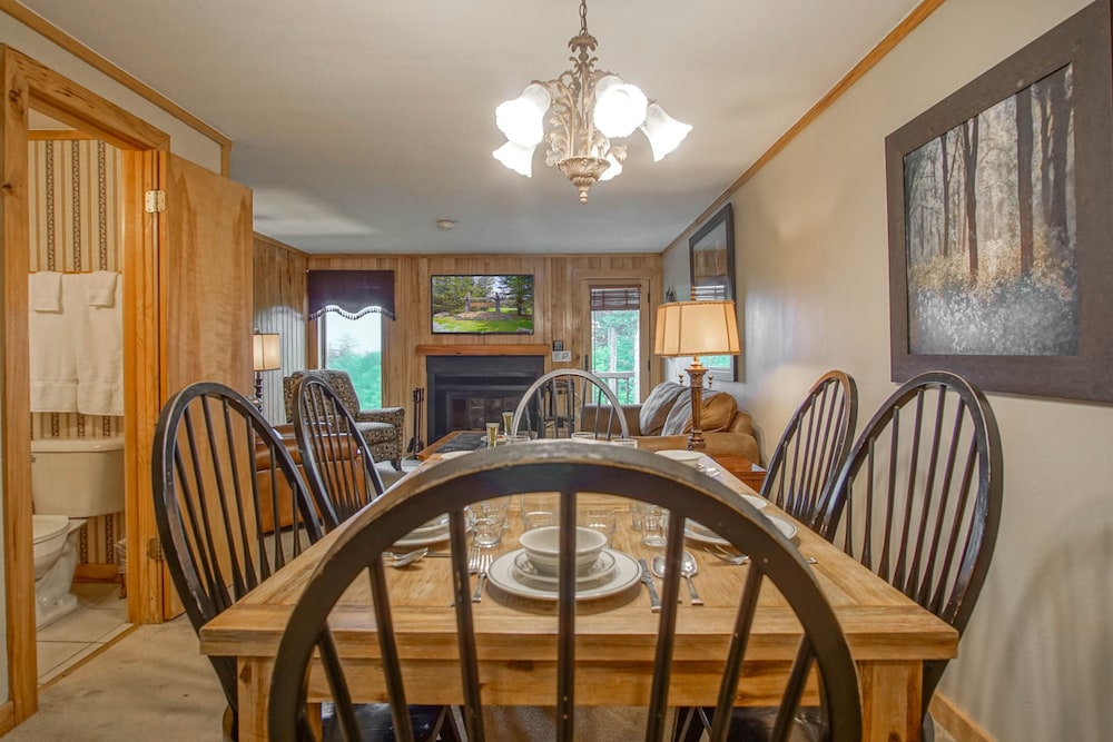Powderidge #14: 2 Bedrooms, 2.5 Bath: Slope Side, Wood Fireplace
