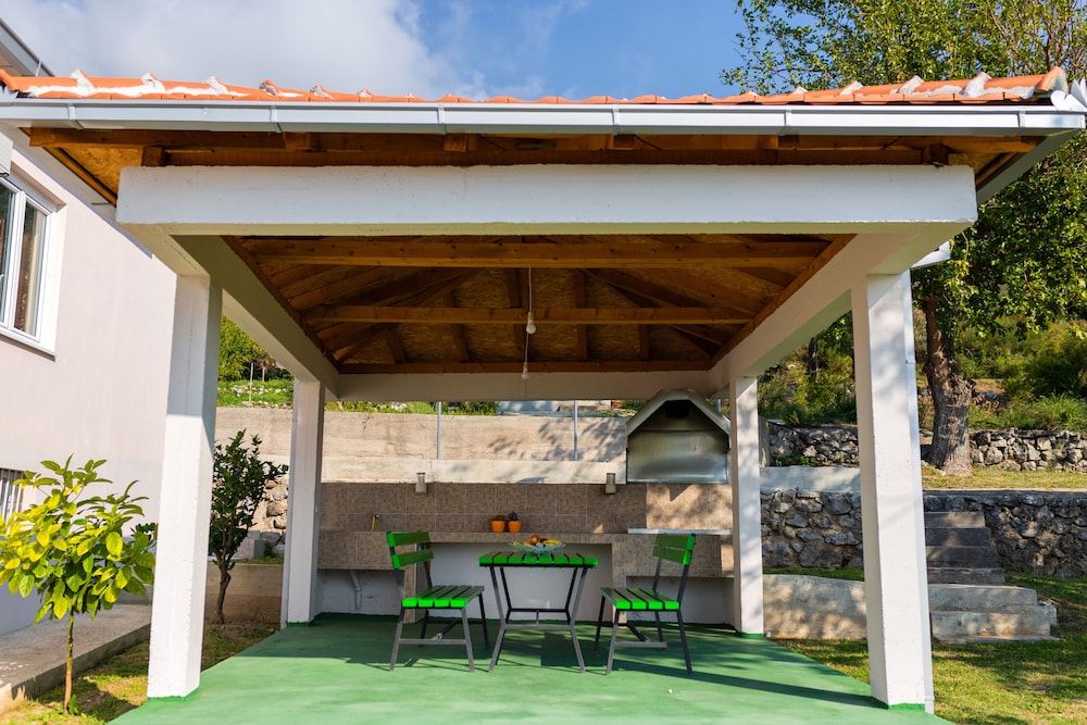 Uphill Glavanovic Villa view 4