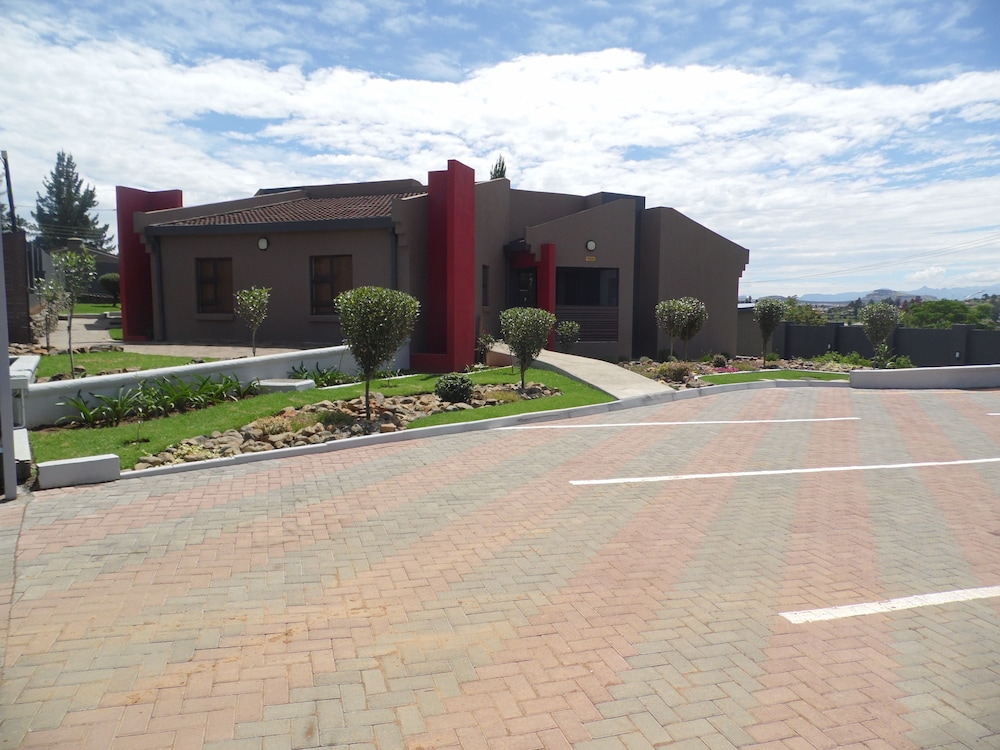 Qhanolla Guest House view 3