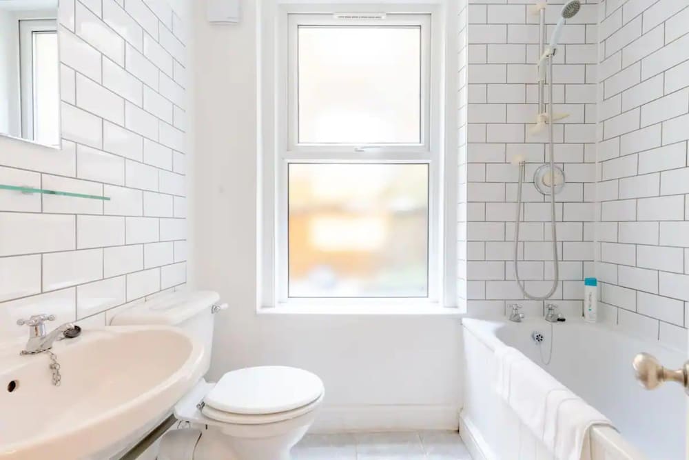 Spacious 2 Bedroom in Gorgeous Camberwell With Garden