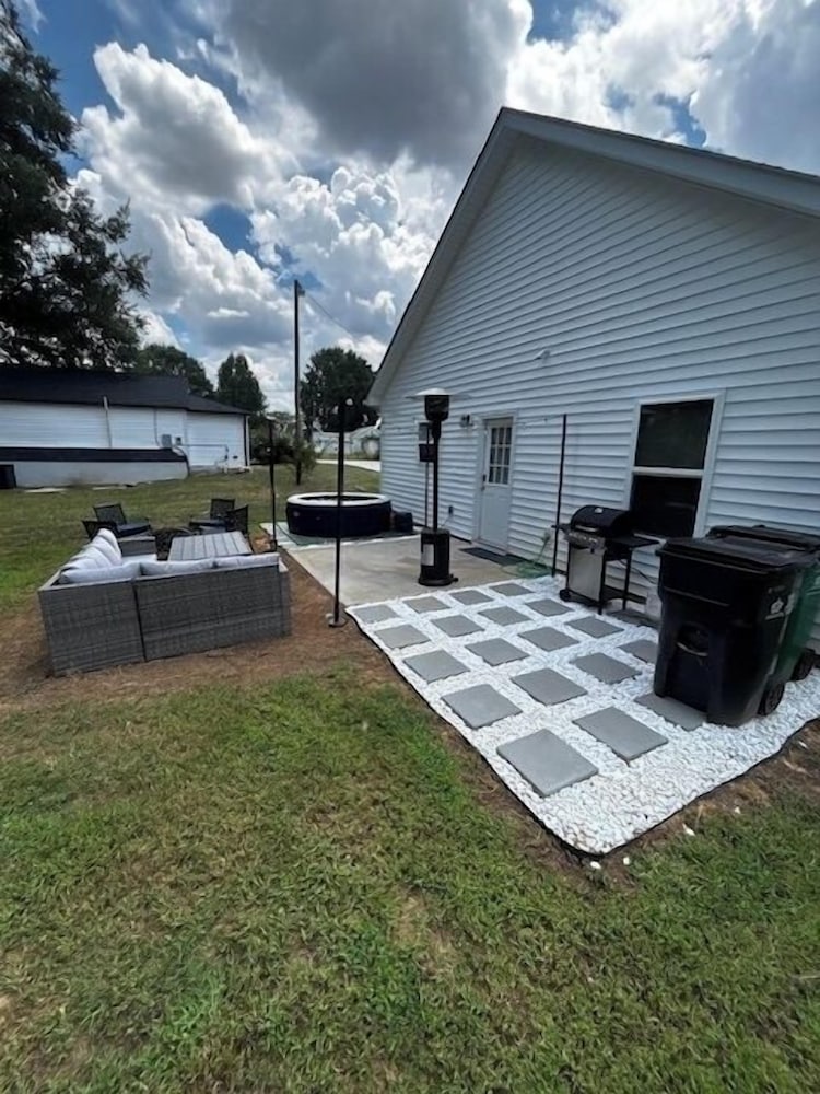 Family-friendly 3BR w/ Hot Tub & Games