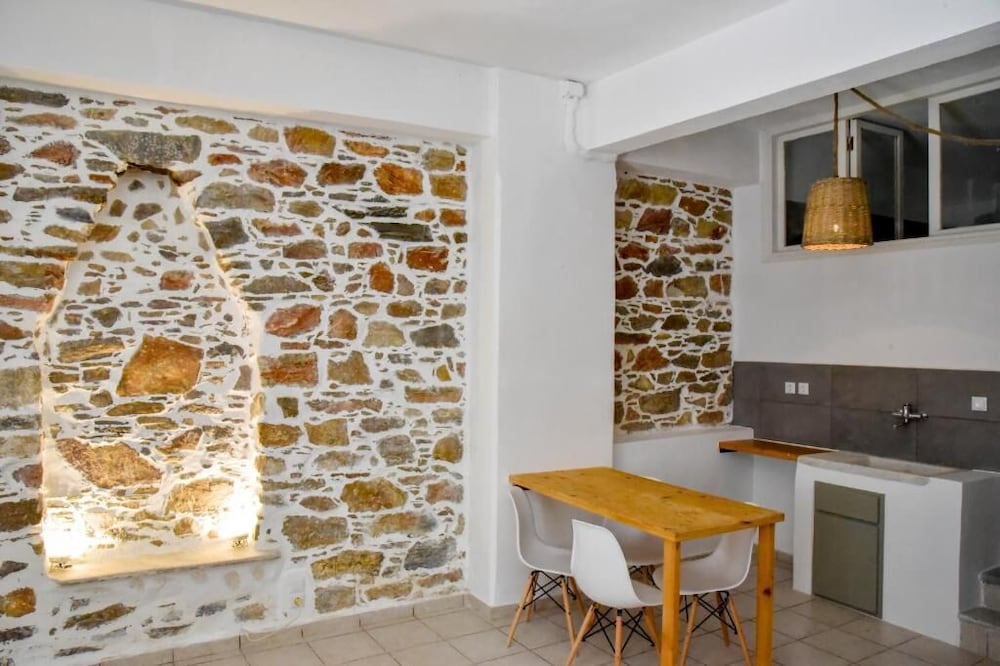 Axilleion Guest House
