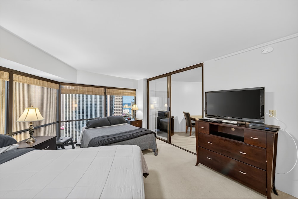 Chic Dt Honolulu Executive Condo 1 Bedroom Condo