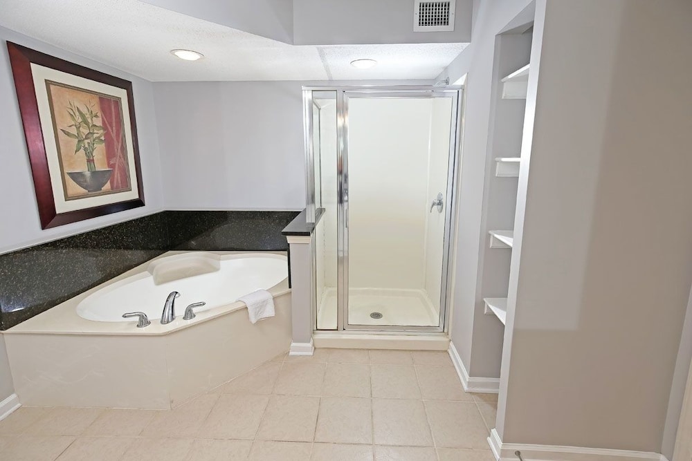 Yacht Club 2-704 4 Bedroom Condo