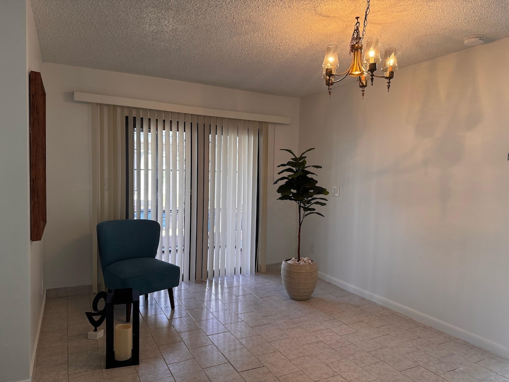 Santamaria Fort Lauderdale Airport