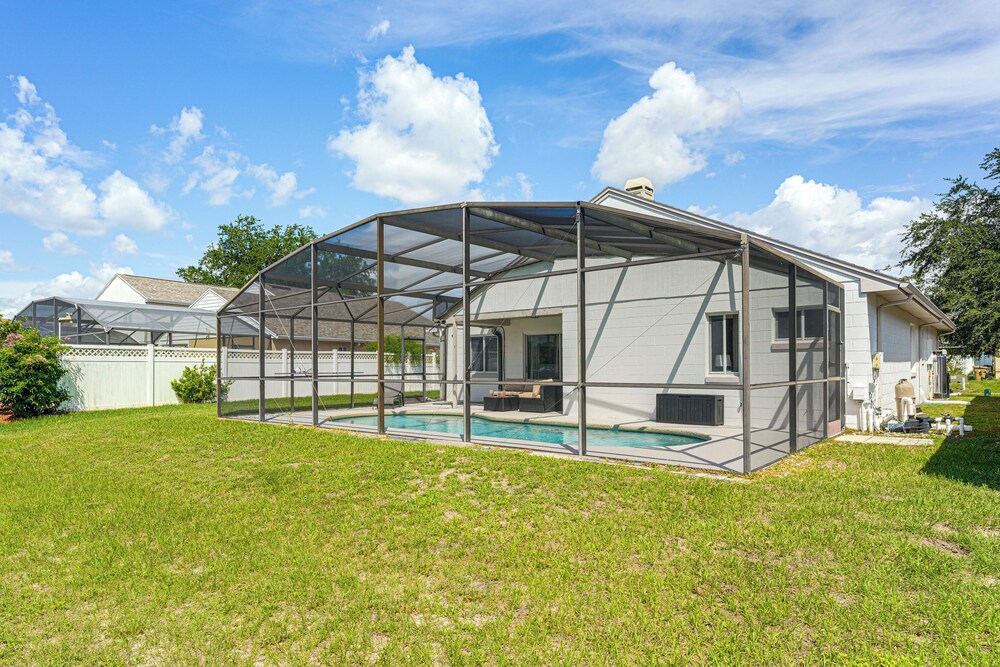 6 Mi to Disney World: Lake-view Retreat w/ Pool!