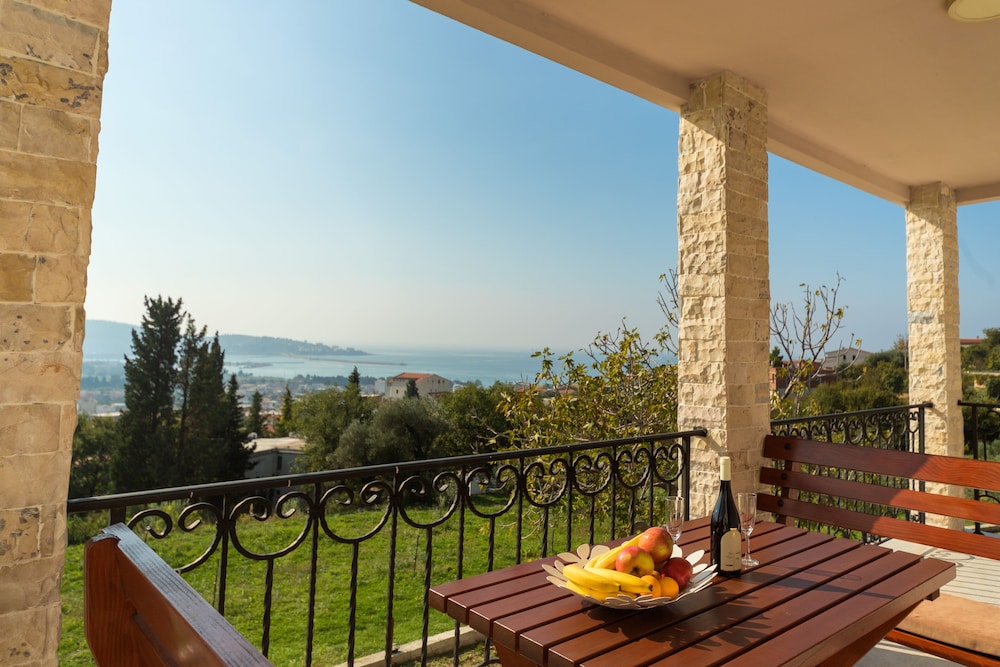 Uphill Glavanovic Villa view 5