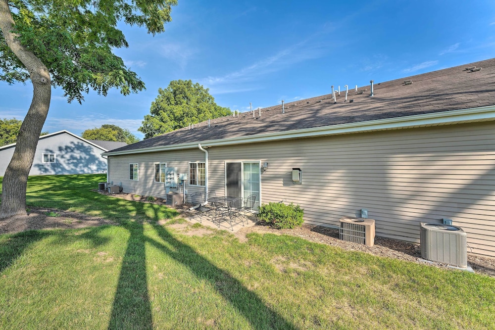 Lake Mills Retreat: 1 Mi to Beaches & Dining!