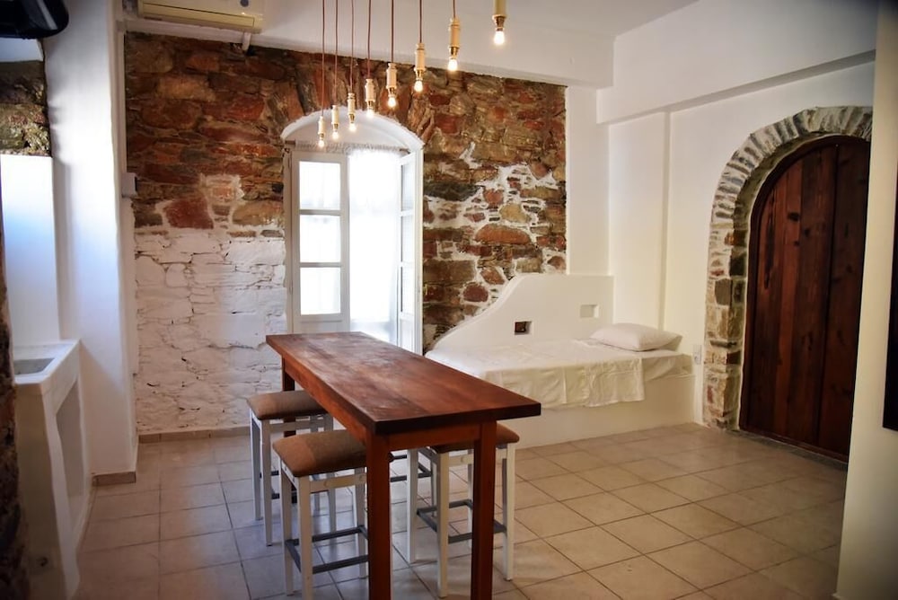 Axilleion Guest House