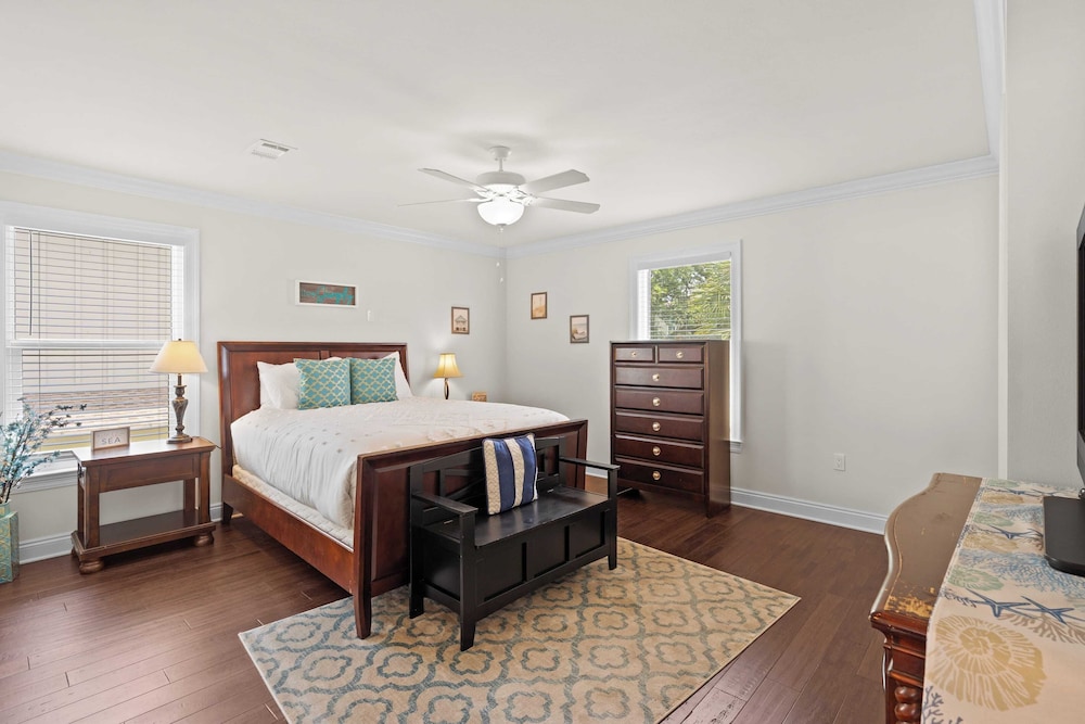 Family-friendly, Close to Beach & Game Room Windswept by Avantstay