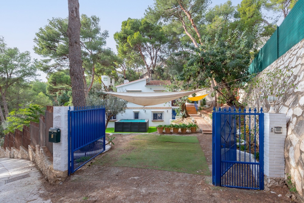 Axarqu a in Malaga With 2 Bedrooms and 1 Bathrooms