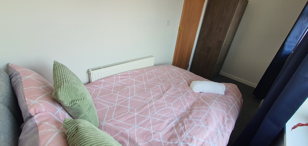 Room in Guest Room - Big Double Room in Stoke City view 4