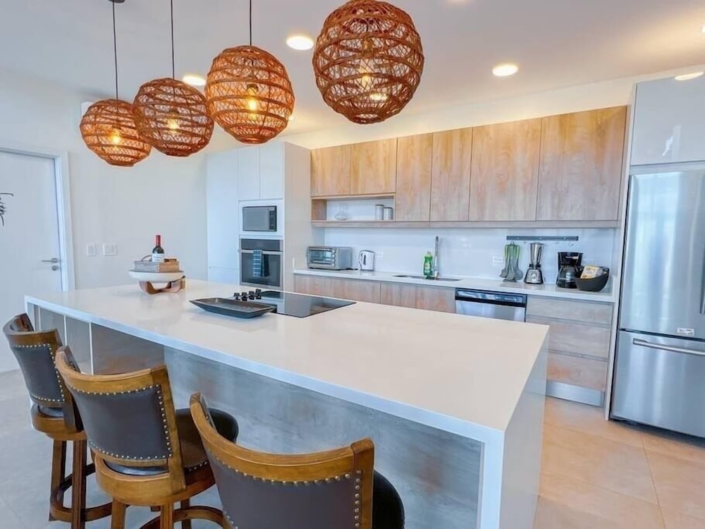 Elegant Oceanview Penthouse - Steps from Jaco Beach & Nightlife