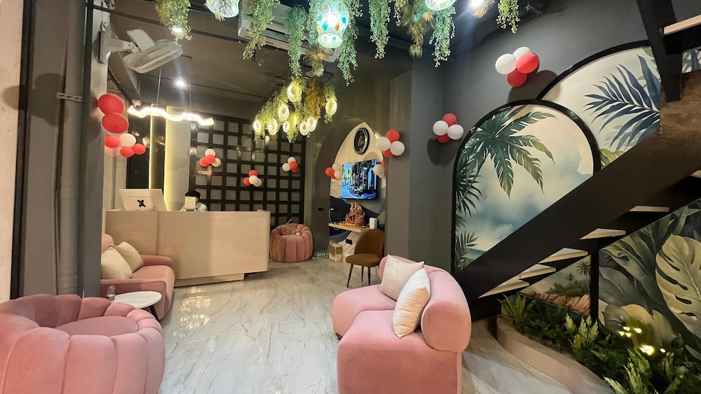 RED LEAF HOTELS