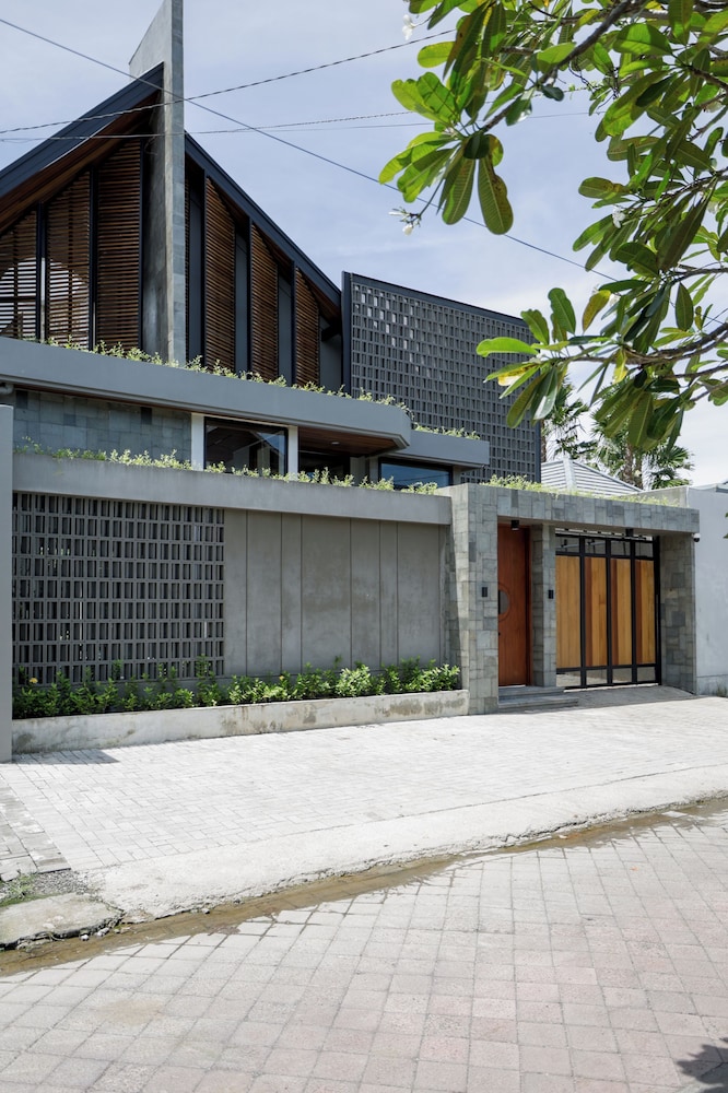 Brand New Modern Villa in Key Seminyak