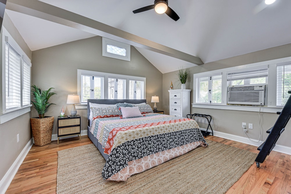 Cozy Jacksonville Cottage, Walkable Location! view 4