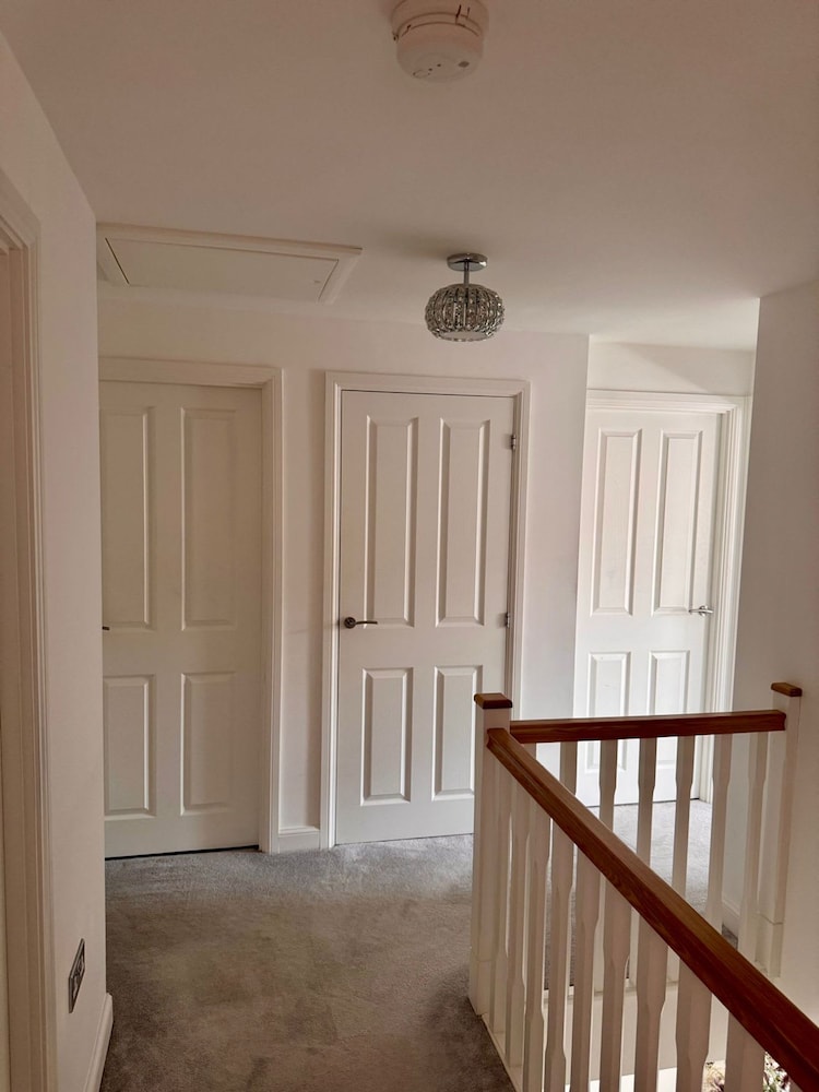 Luxurious Majestic 4 Bedroom- Free Parking