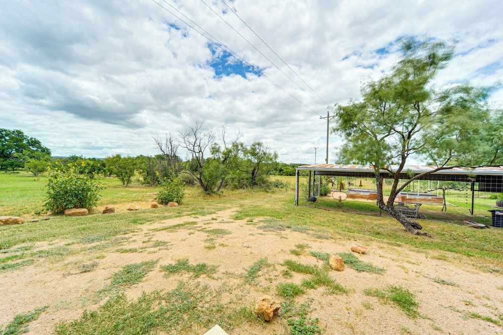 20-acre Property w/ Trail: Hill Country Hideaway!