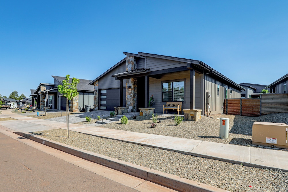 3 Mi to Dtwn Flagstaff: Family Retreat w/ Patio
