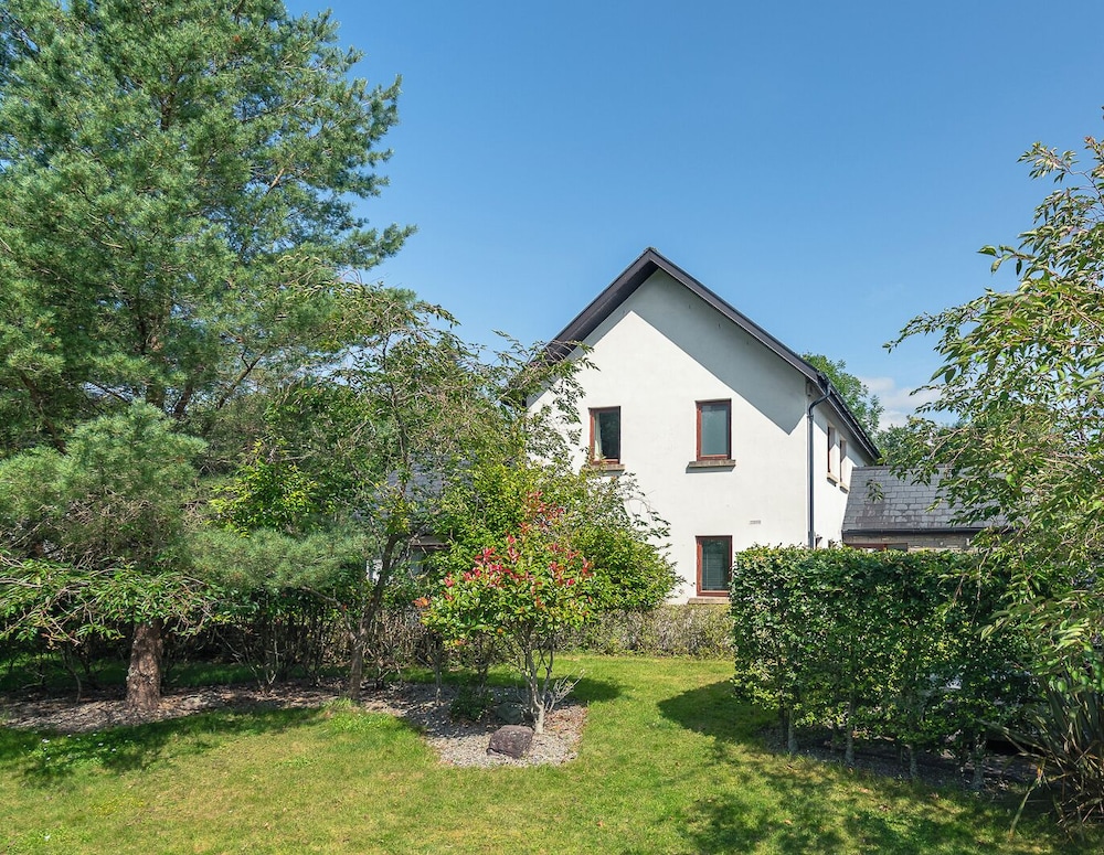 Spacious Kenmare Home to Sleep 8 Free use of Pool Onsite