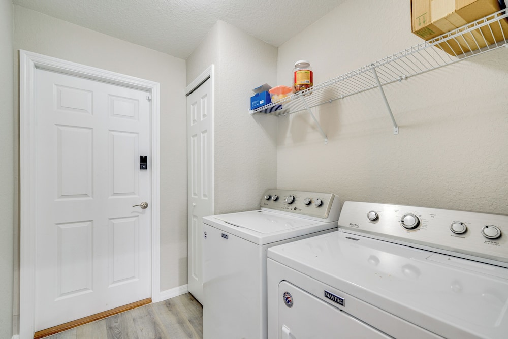Hike, Paddle & Explore: Home w/ Lanai in Ocala