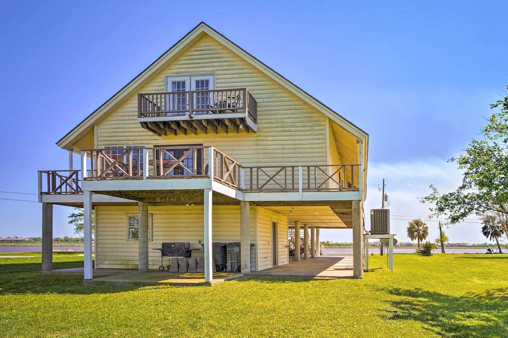 Exquisite Lake Charles Gem - Waterfront Views view 4