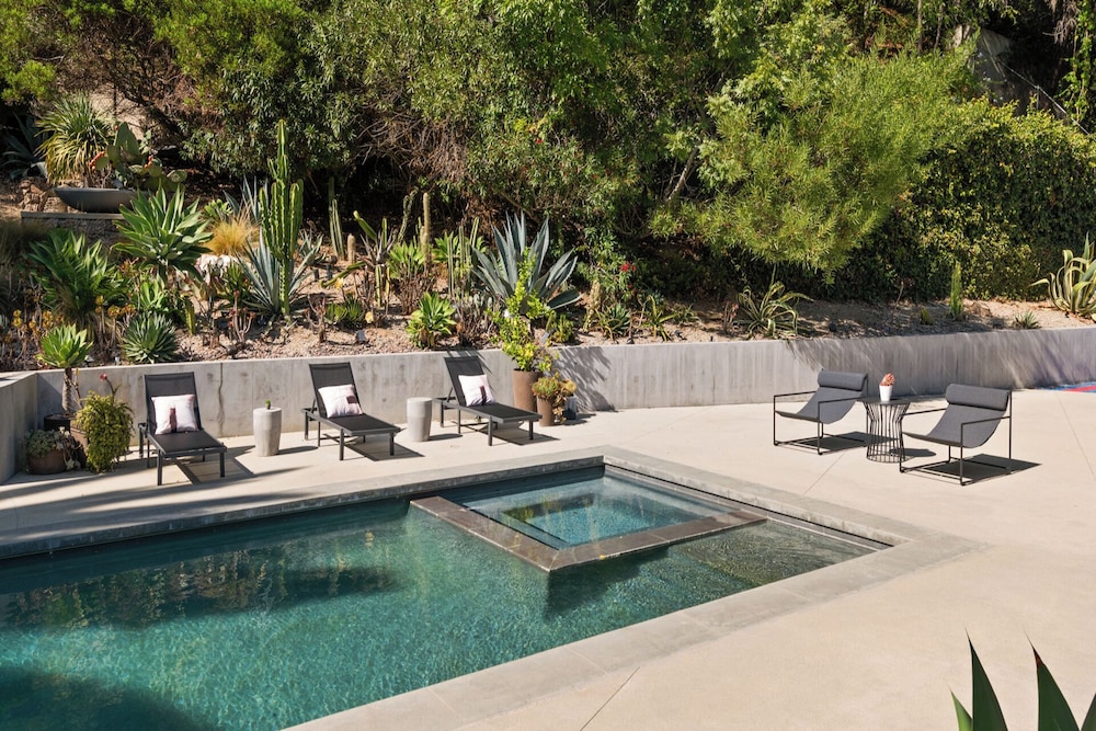 Valea Estate - Secluded Beverly Hills Retreat 1-acre Oasis