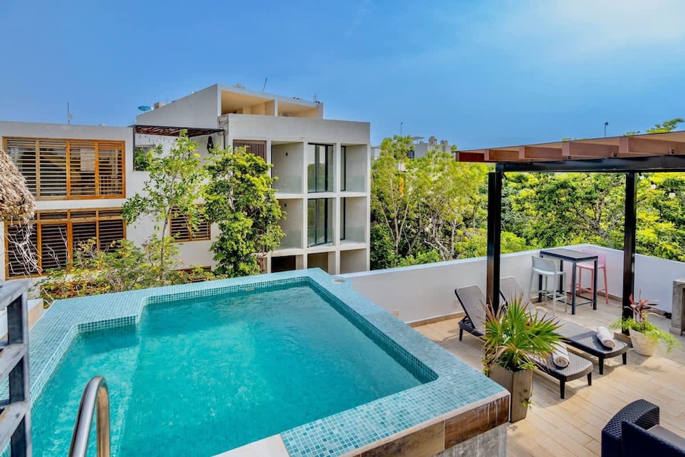 Private Room Roof Garden w Nice Pool BBQ