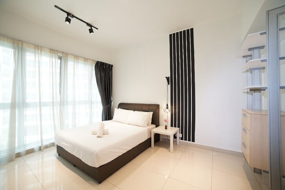 NaiBnB @ Regalia Residence
