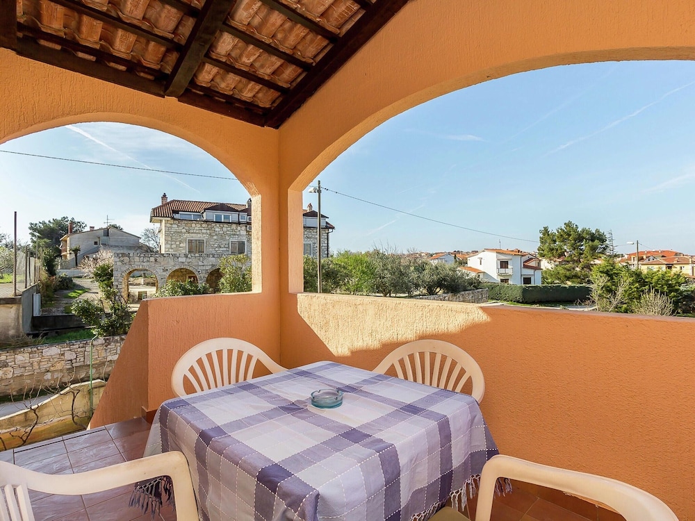 Apartment in Liznjan With Pool Terrace