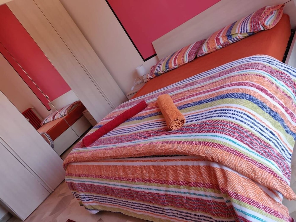 HelloGuestHouse en Olgiate Comasco — bedroom