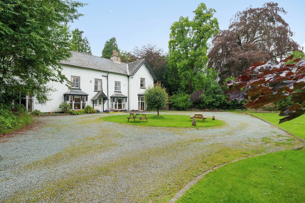 Brookside Manor House