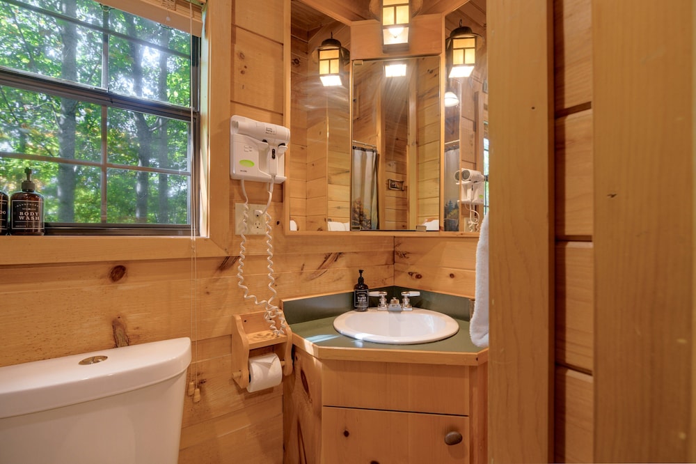 Cozy Bear 1 Bedroom Cabin