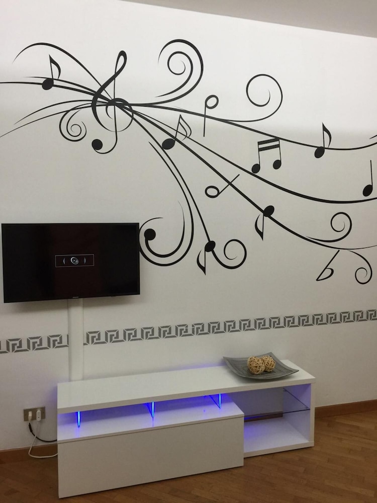 Emilia Levante Musica view 3