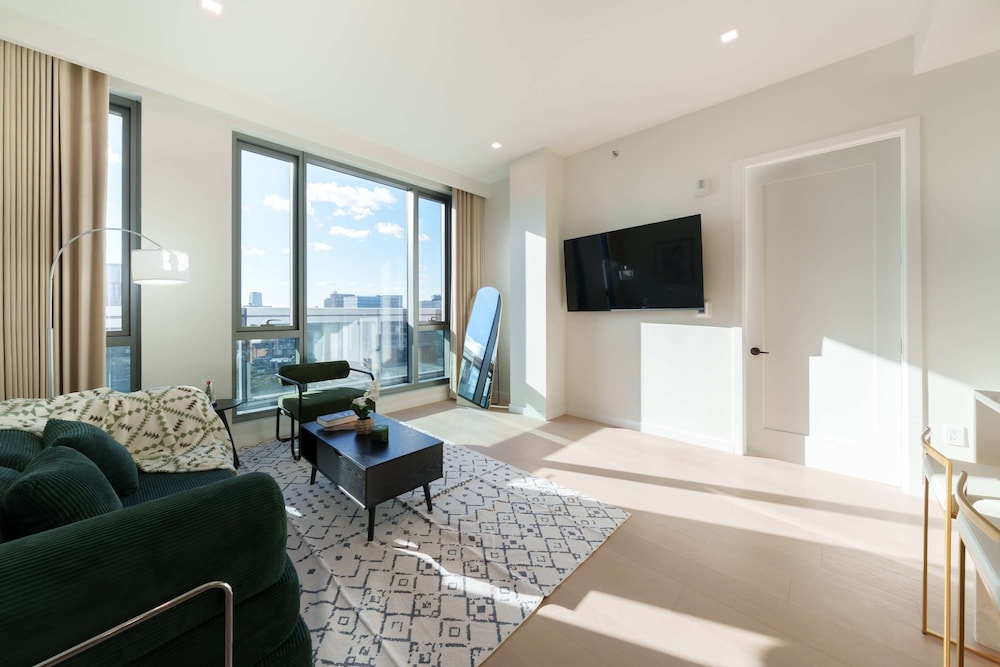 Hotel-level New Luxury Home w Gym Pool