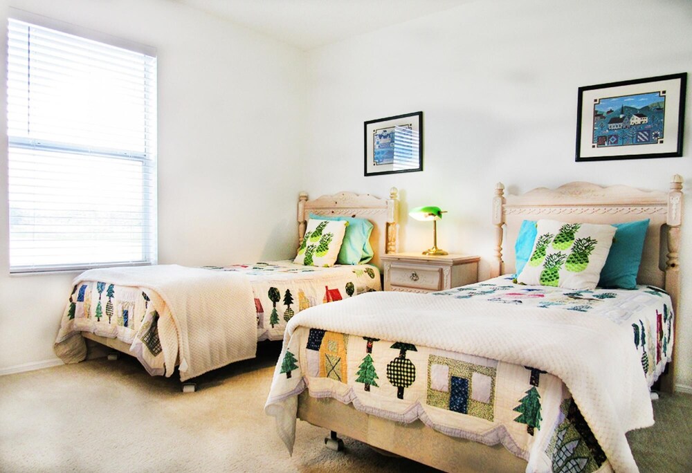 3 Bed 2 5 Bath Villa With Lakeside Pool view 4