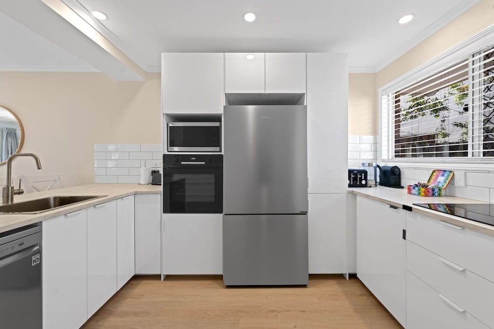 Family-friendly Flat With Balcony Views