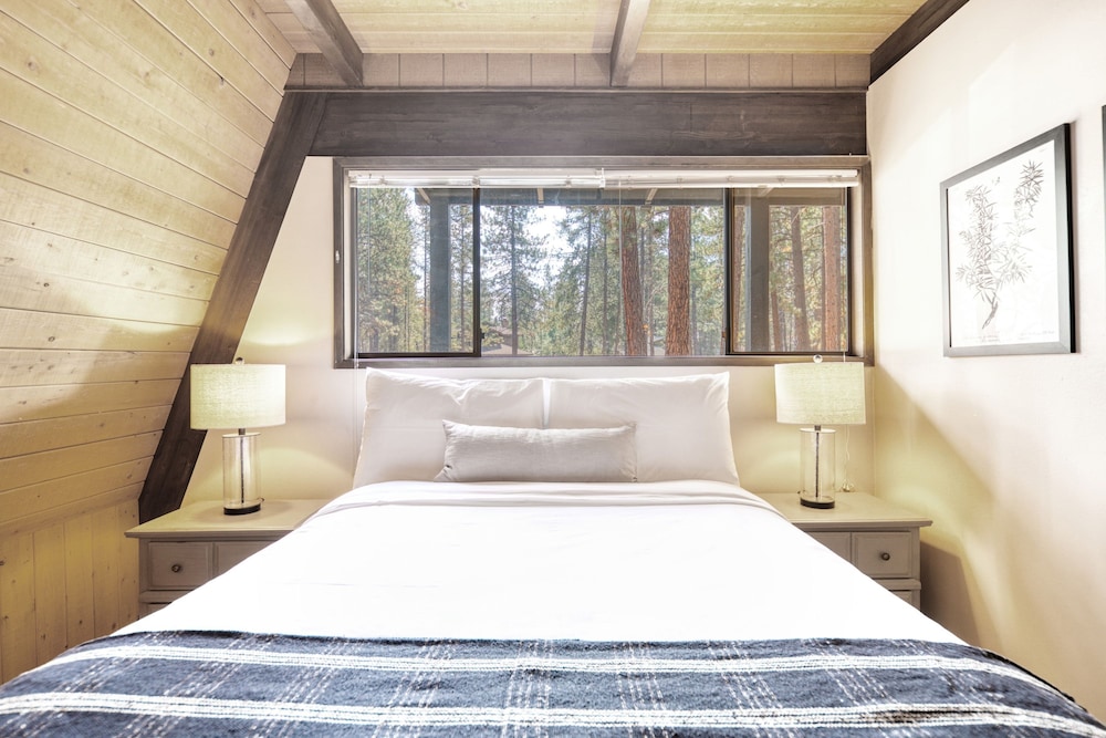Alder by Avantstay Moody Retreat Patio Hot Tub in Sunriver