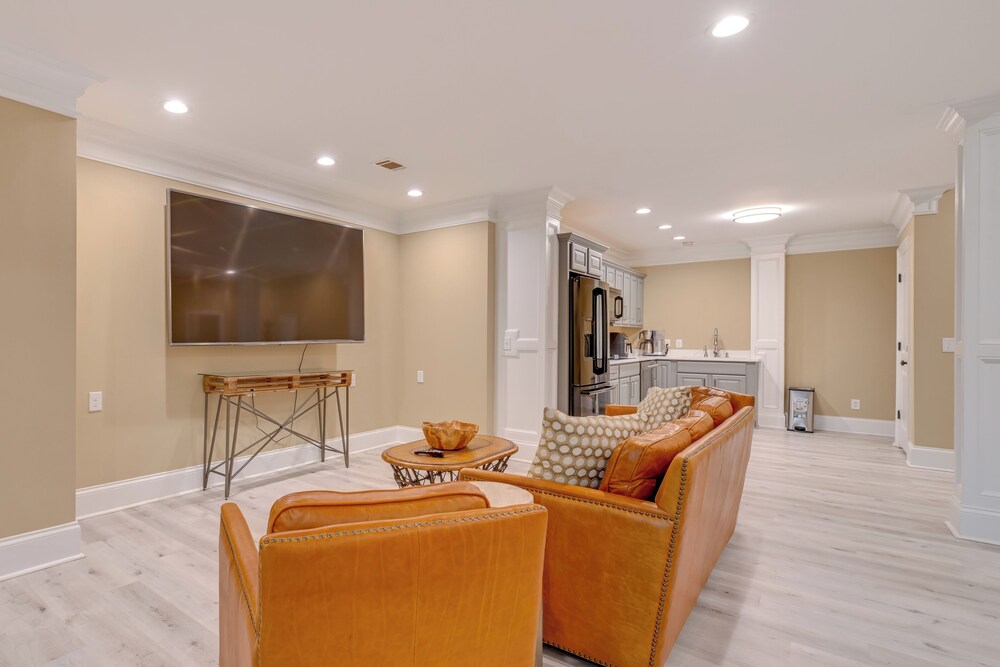 Hike & Explore! Luxe Retreat Near Lake Norman