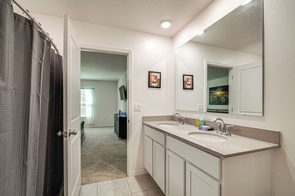 Tranquil Getaway w/ Spacious Yard in Brooksville!