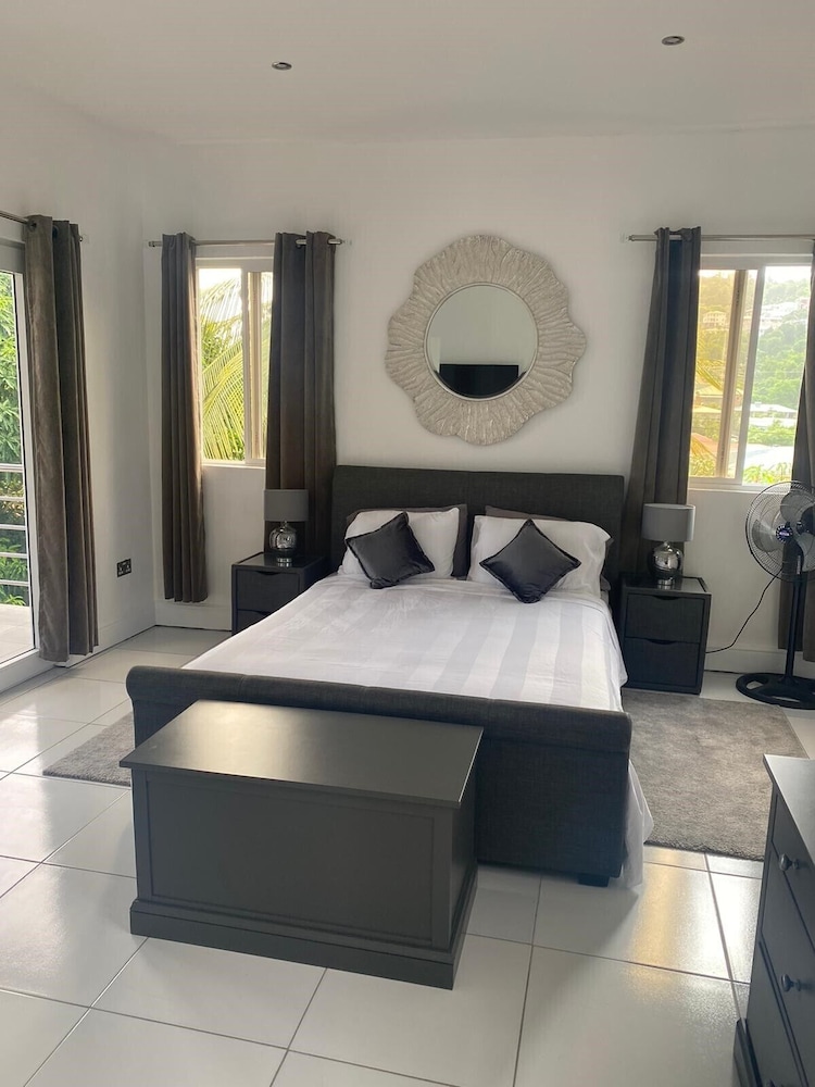 Stunning 3-bed Apartment in Rodney Bay view 3