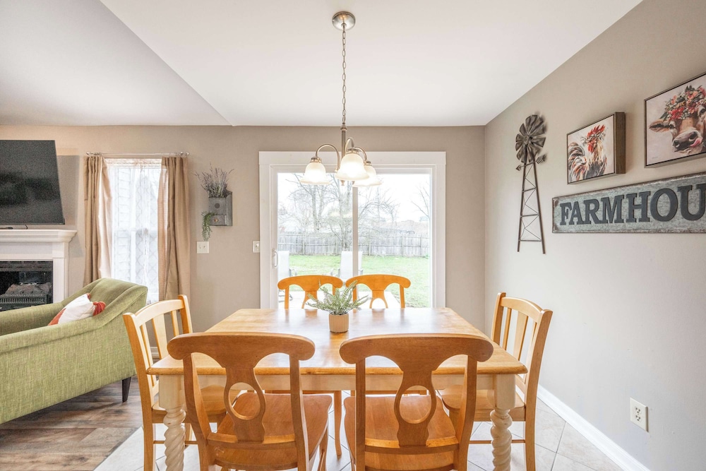 Main Street Cottage For 6