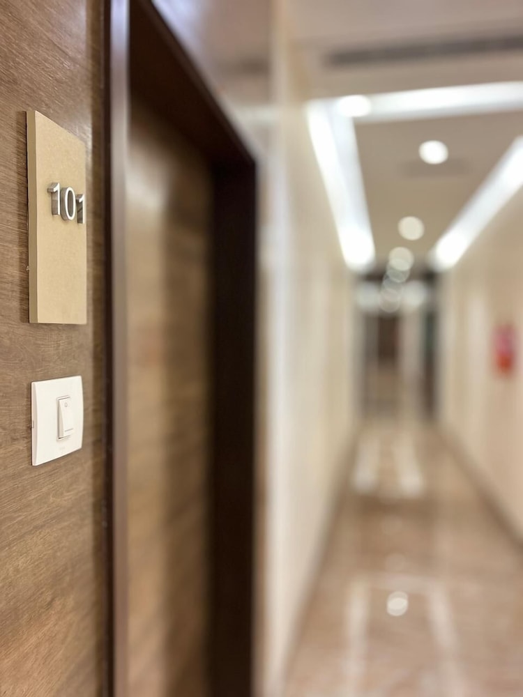The Paradise Hotel - Luxury Stay