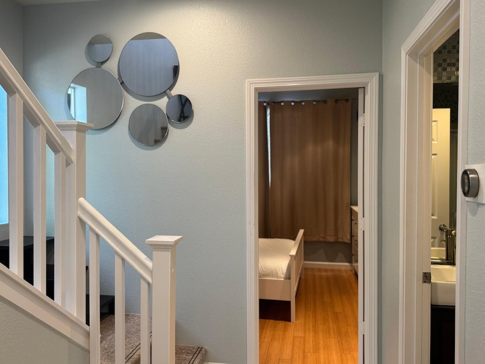 Large and Cozy Home 2BD 2BA Near SF