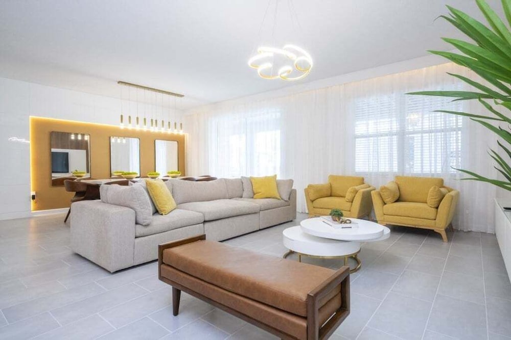The Most Stunning Home With Everything You Want! 8 Bedroom Villa