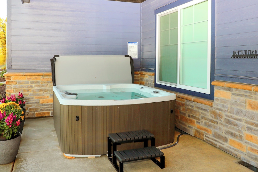 River & Marina View: Hammond Townhome w/ Hot Tub view 5